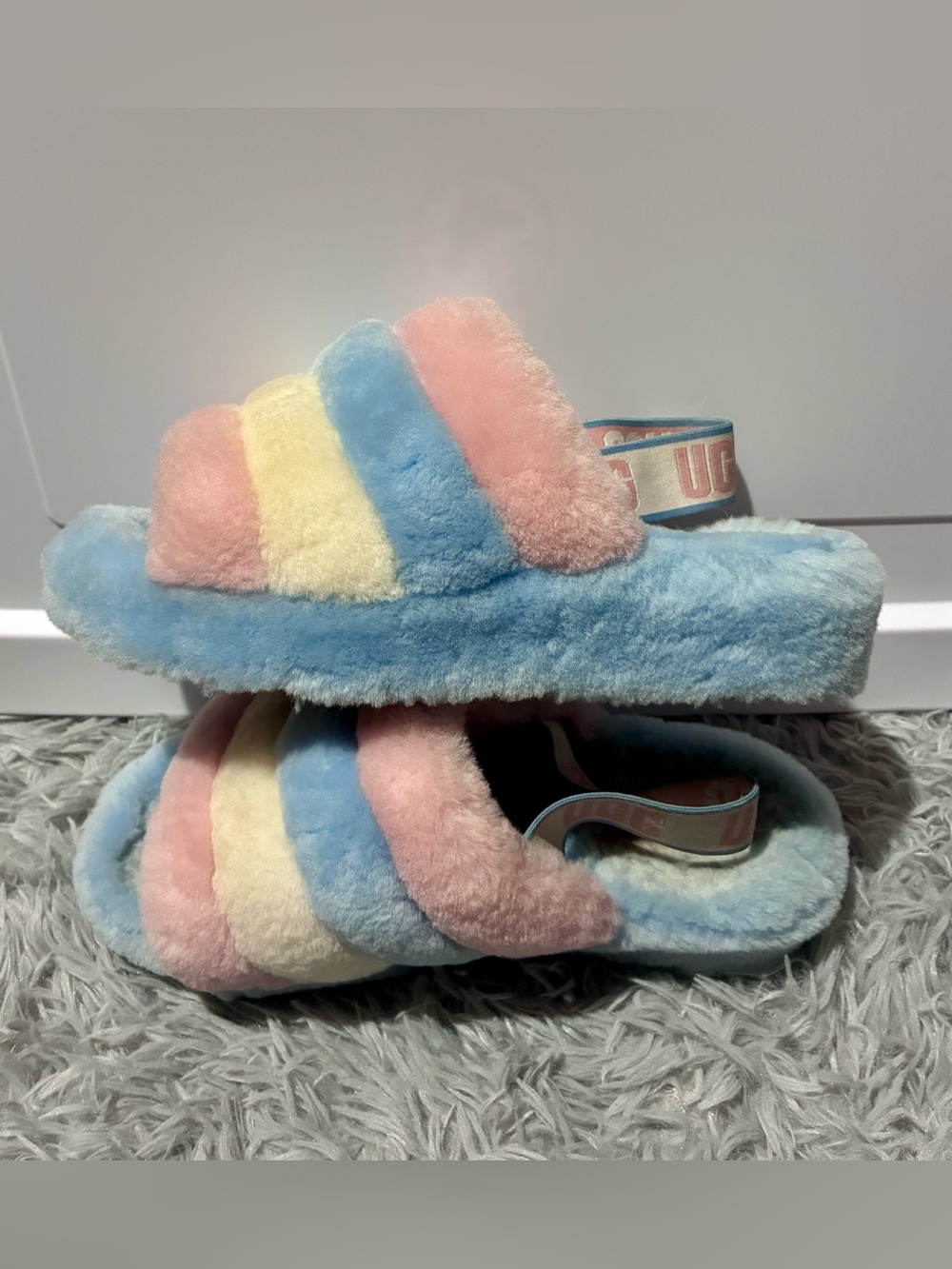 Ugg Fluff Yeah pastel colors slippers sandals Ugg Plush fuzzy 9